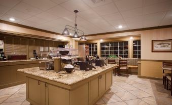 Best Western Plus Country Cupboard Inn - Housity