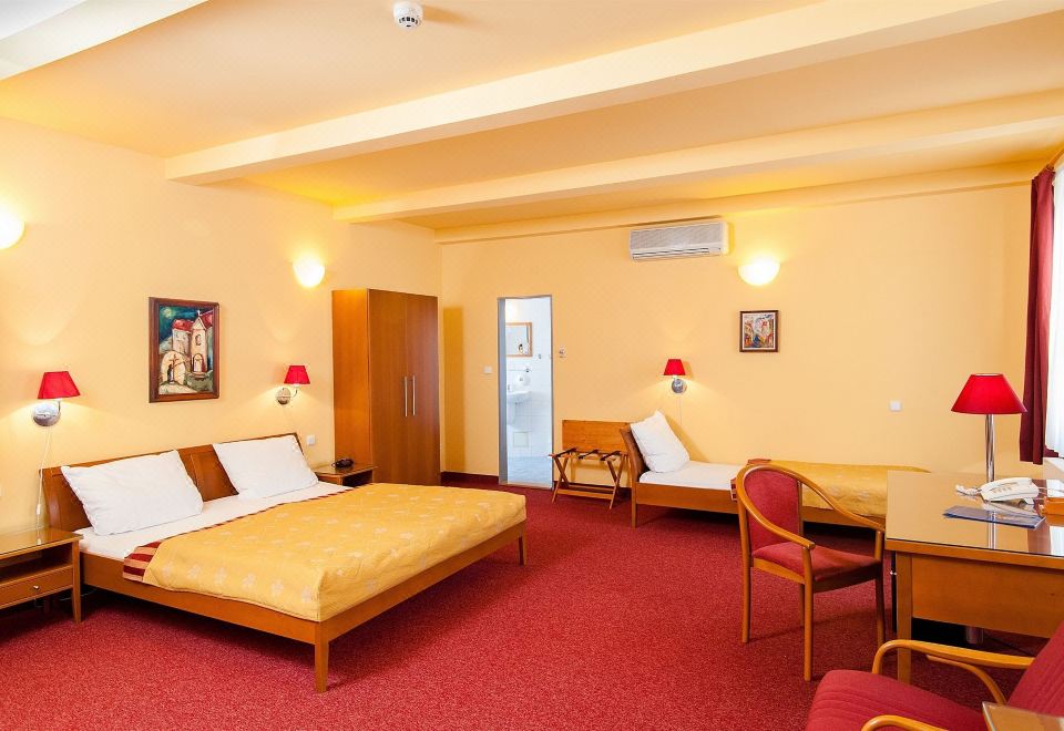 Cloister Inn Hotel Over view