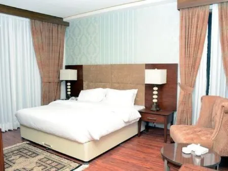 S Chalet Islamabad Отели рядом с достопримечательностью «Shakarparian National Park»