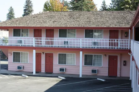 National 9 Motel