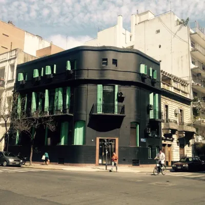 Art Factory Soho Отели рядом с достопримечательностью «Стадион G.E.B.A»