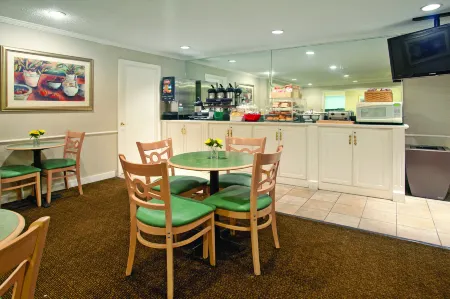 La Quinta Inn & Suites by Wyndham Cincinnati NE - Mason