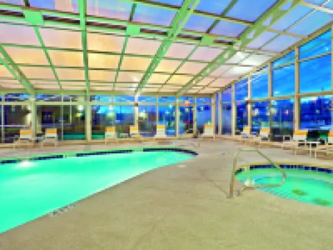 La Quinta Inn & Suites by Wyndham Mansfield Oh マンスフィールドのホテル