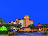 La Quinta Inn & Suites by Wyndham Dallas Arlington South Hotels in Arlington