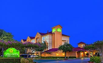 La Quinta Inn & Suites by Wyndham Dallas Arlington South