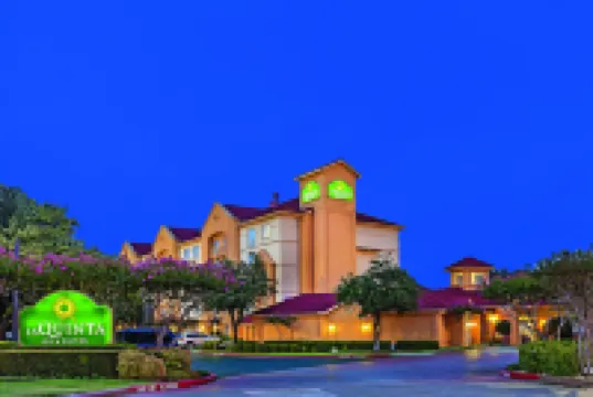 La Quinta Inn & Suites by Wyndham Dallas Arlington South