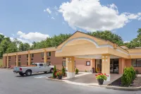Super 8 by Wyndham Logansport Hotels in Clay Township