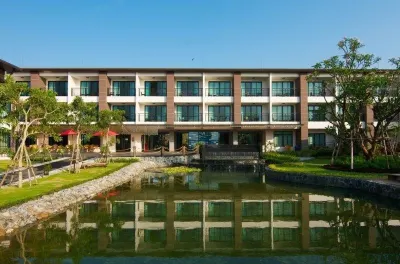 i Tara Resort & Spa فنادق في Ban Laem