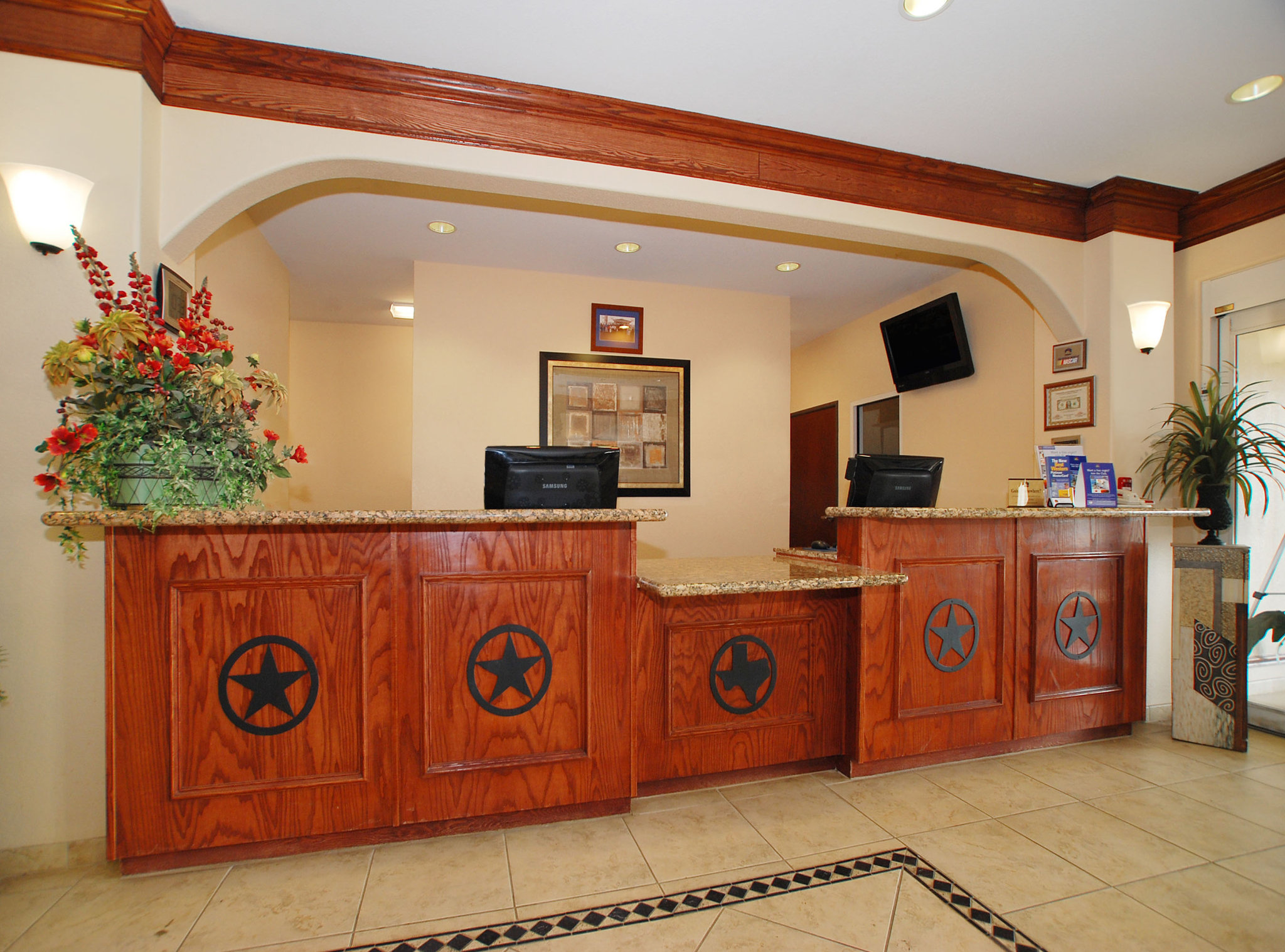 Best Western South Plains Inn & Suites