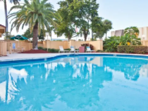 La Quinta Inn & Suites by Wyndham Ft Lauderdale Cypress Cr Hotels in Fort Lauderdale