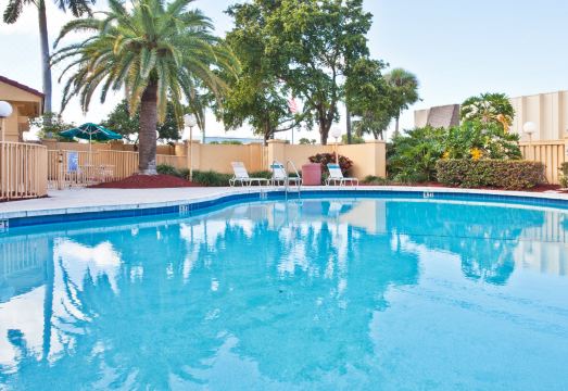 라 퀸타 인 & 스위트