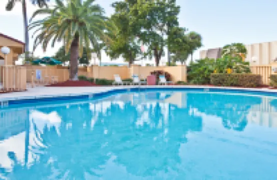 La Quinta Inn & Suites by Wyndham Ft Lauderdale Cypress Cr