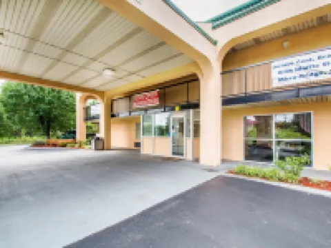 Econo Lodge Hotels in Troy