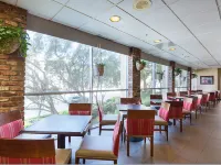Comfort Inn by the Bay Hotels near Fort Point