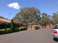 Nunawading Motor Inn Hotels in Blackburn