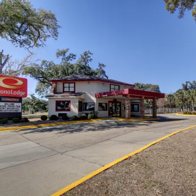 雙星小屋 鄰近斯米斯特高爾夫球場（Sunkist Golf Course）的酒店