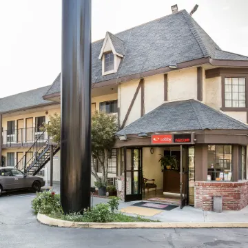 Motel 6 Fresno, CA - Belmont Ave