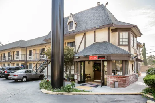 Motel 6 Fresno, CA - Belmont Ave