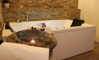 Aquarooms Luxury Suites