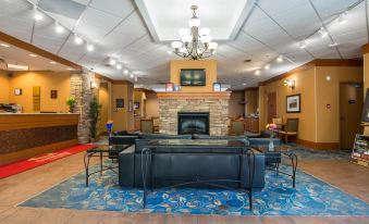 Econo Lodge Inn & Suites University