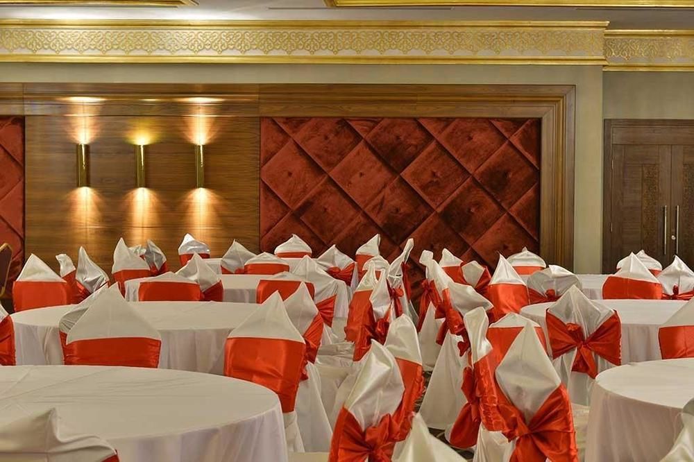 Side Crown Palace