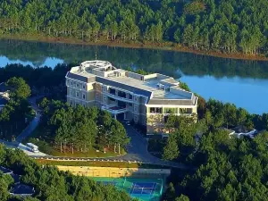 Popular Scenic Hotels in Lam Dong Province