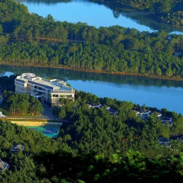 Dalat Edensee Lake Resort & Spa Hotels near Truc Lam Buddhist Monastery