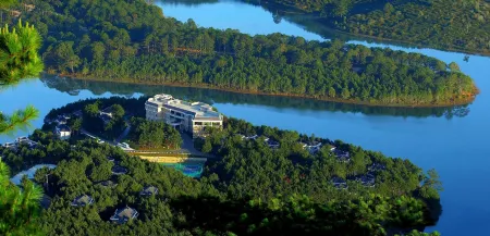 Dalat Edensee Lake Resort & Spa Отели рядом с достопримечательностью «Truc Lam Temple»