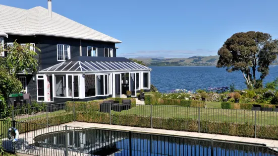 Black Swan Lakeside Boutique Hotel