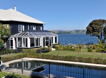 Black Swan Lakeside Boutique Hotel