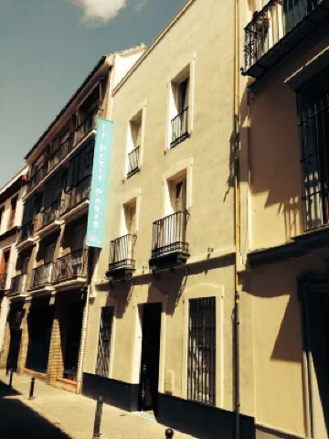 Le Petit Paris Hotels near Seville Museum of Fine Arts
