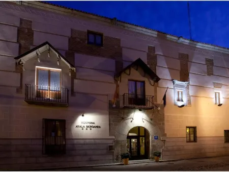 Hotel Cetina Palacio Ayala Berganza Отели рядом с достопримечательностью «Casa de la Moneda»