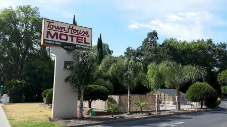 Town House Motel