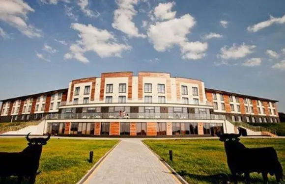 米斯特拉爾體育酒店