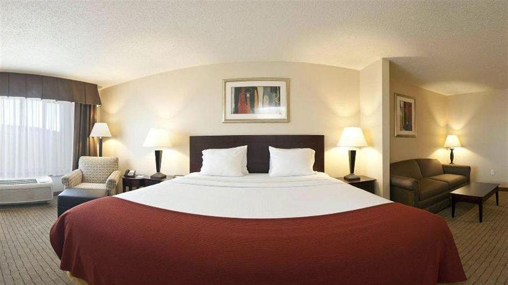 Holiday Inn Express Hotel & Suites Minot South, an Ihg Hotel