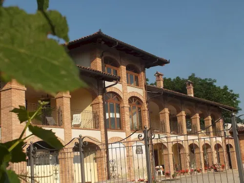 Enolocanda Del Tufo Hotels in Farigliano