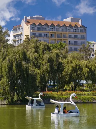 Baguio Burnham Suites Отели рядом с достопримечательностью «Университет Филиппины Багио»