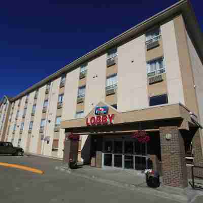 Pomeroy Inn & Suites Fort St. John Hotel Exterior