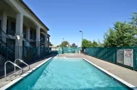 Quality Inn & Suites - Pools