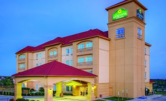 La Quinta Inn & Suites by Wyndham Fort Worth - Lake Worth