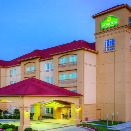 La Quinta Inn & Suites by Wyndham Fort Worth - Lake Worth