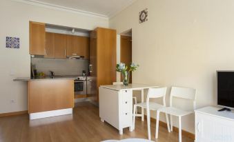 Altido Bright 2Br Apt with River Views &Balcony in Alfama, Moments from Santa Apolonia Train Station