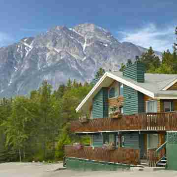 Pyramid Lake Lodge Hotel Exterior