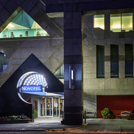 Novotel Toronto North York Отели рядом с достопримечательностью «Магазин IKEA North York»