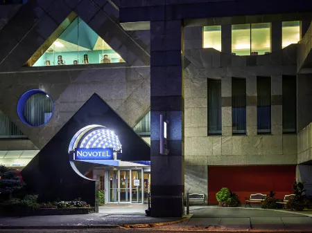 Novotel Toronto North York Отели рядом с достопримечательностью «Торонто Ботаникал Гарден»
