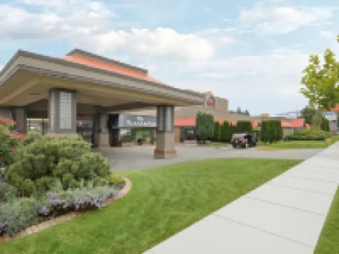 Ramada by Wyndham Kelowna Hotel & Conference Center Hotels in Kelowna