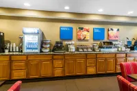 海斯I-70舒適套房飯店 - 早餐
