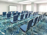 La Quinta Inn & Suites by Wyndham Philadelphia Airport Hotels in Delaware County
