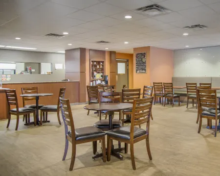 New Lodge Winnipeg Отели в г. Виннипег