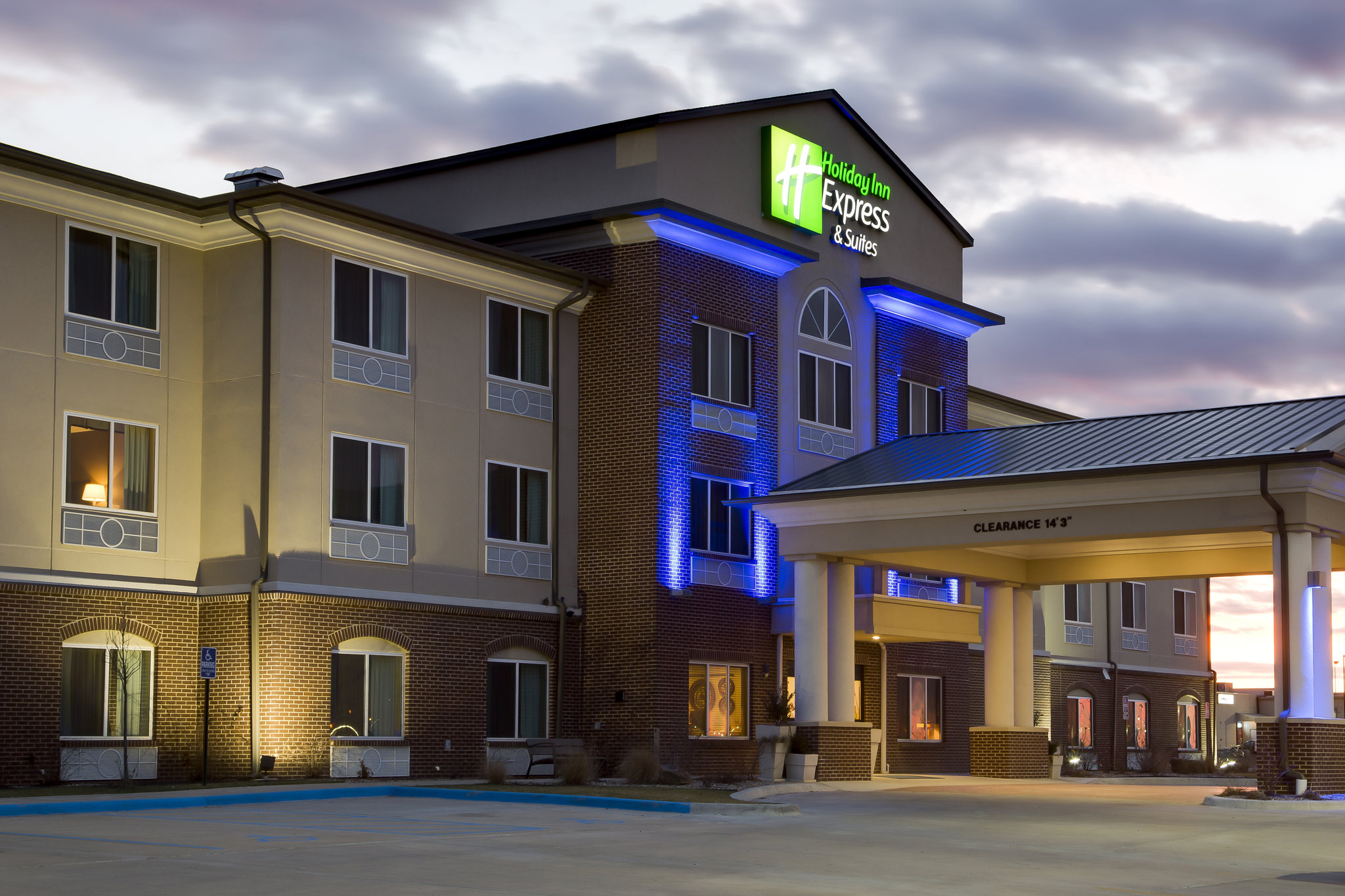 Holiday Inn Express & Suites Nevada, an Ihg Hotel